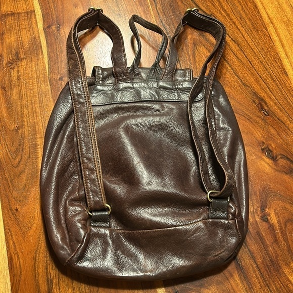 🔥Vintage Cursive LL Bean Stamped Logo Leather Backpack Multiple Pockets EUC - Picture 4 of 10